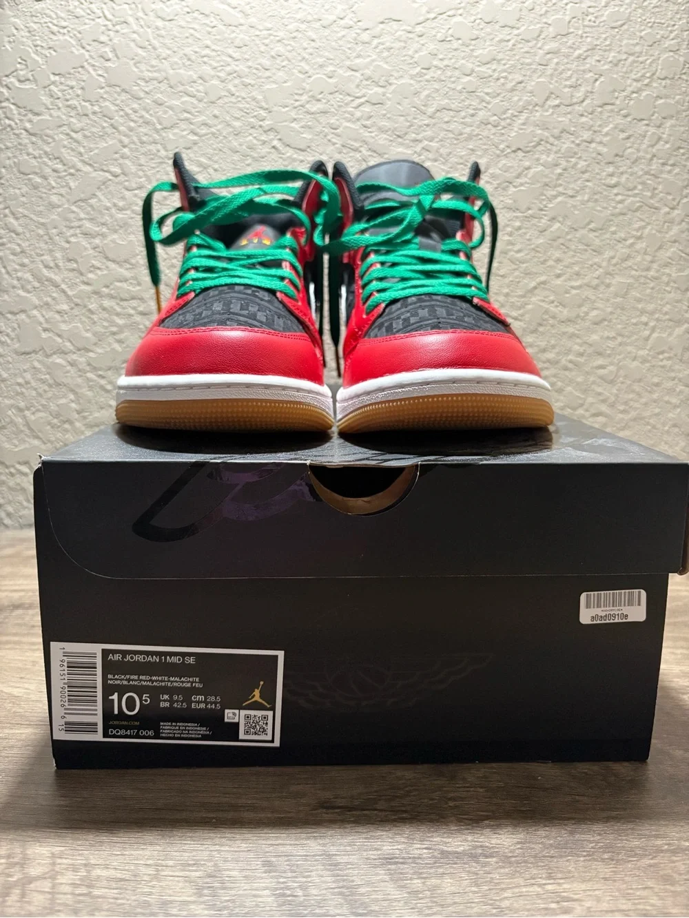 Air Jordan 1 Mid SE Christmas Men’s 10.5 Near DS